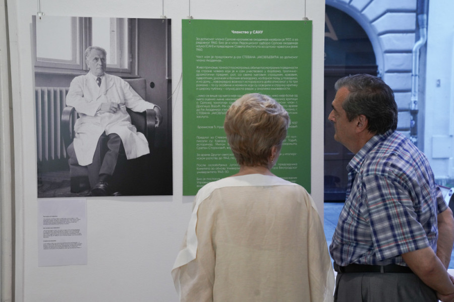 Otvorena izložba posvećena dvojici srpskih velikana u farmaciji: "Tražim početak, sjaj i sate stale" (FOTO)