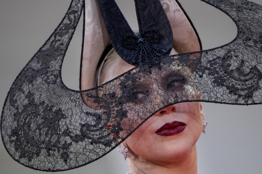 Lejdi Gaga u drugoj sezoni megapopularne Netfliksove serije: Savršeno pojačanje (FOTO/VIDEO)