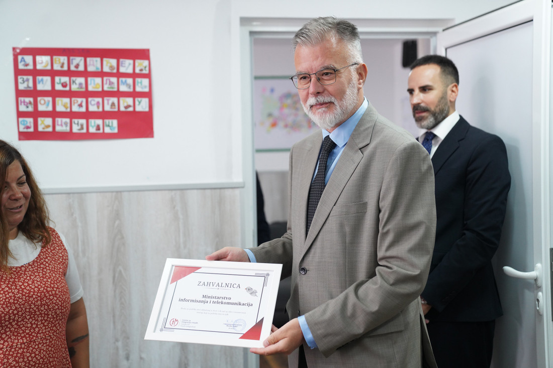 Za srećan početak škole! Ministarstvo doniralo školsku opremu za svih 436 štićenika "Svratišta za decu ulice" (FOTO)