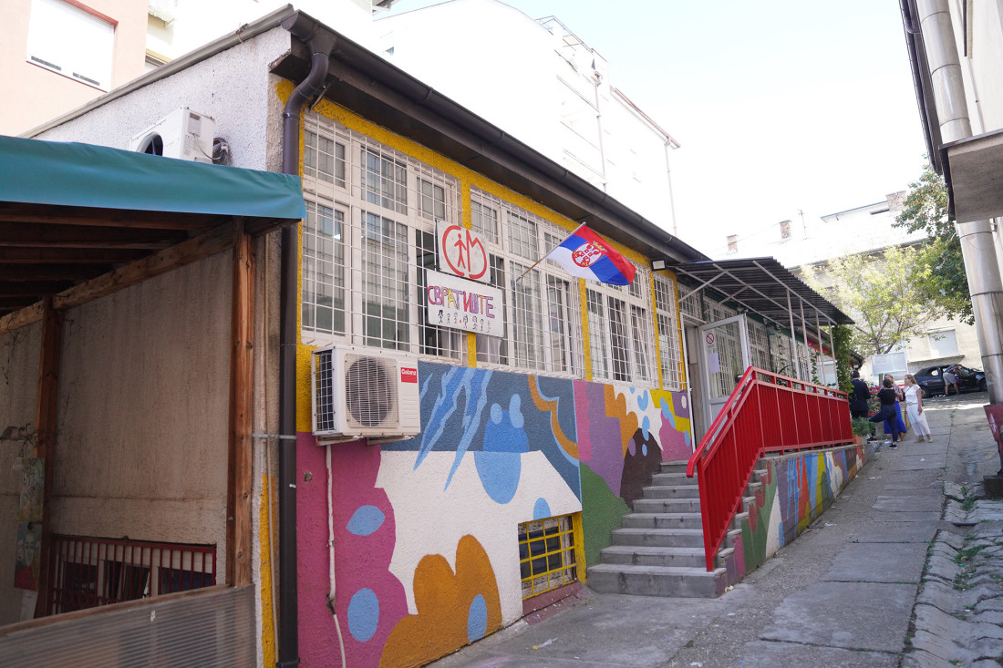 Za srećan početak škole! Ministarstvo doniralo školsku opremu za svih 436 štićenika "Svratišta za decu ulice" (FOTO)