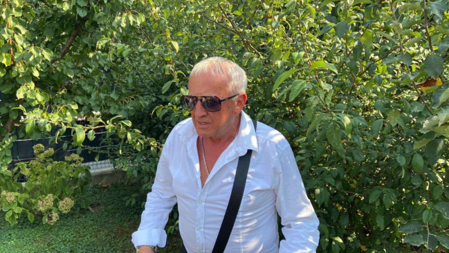 Era Ojdanić prodaje drva! Pevač batalio estradu, posvetio se domaćinstvu