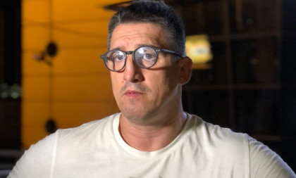 Kristijan Golubović urla na sahrani Stele Savić: "Dolaze pijani, a momenat je pretežak"