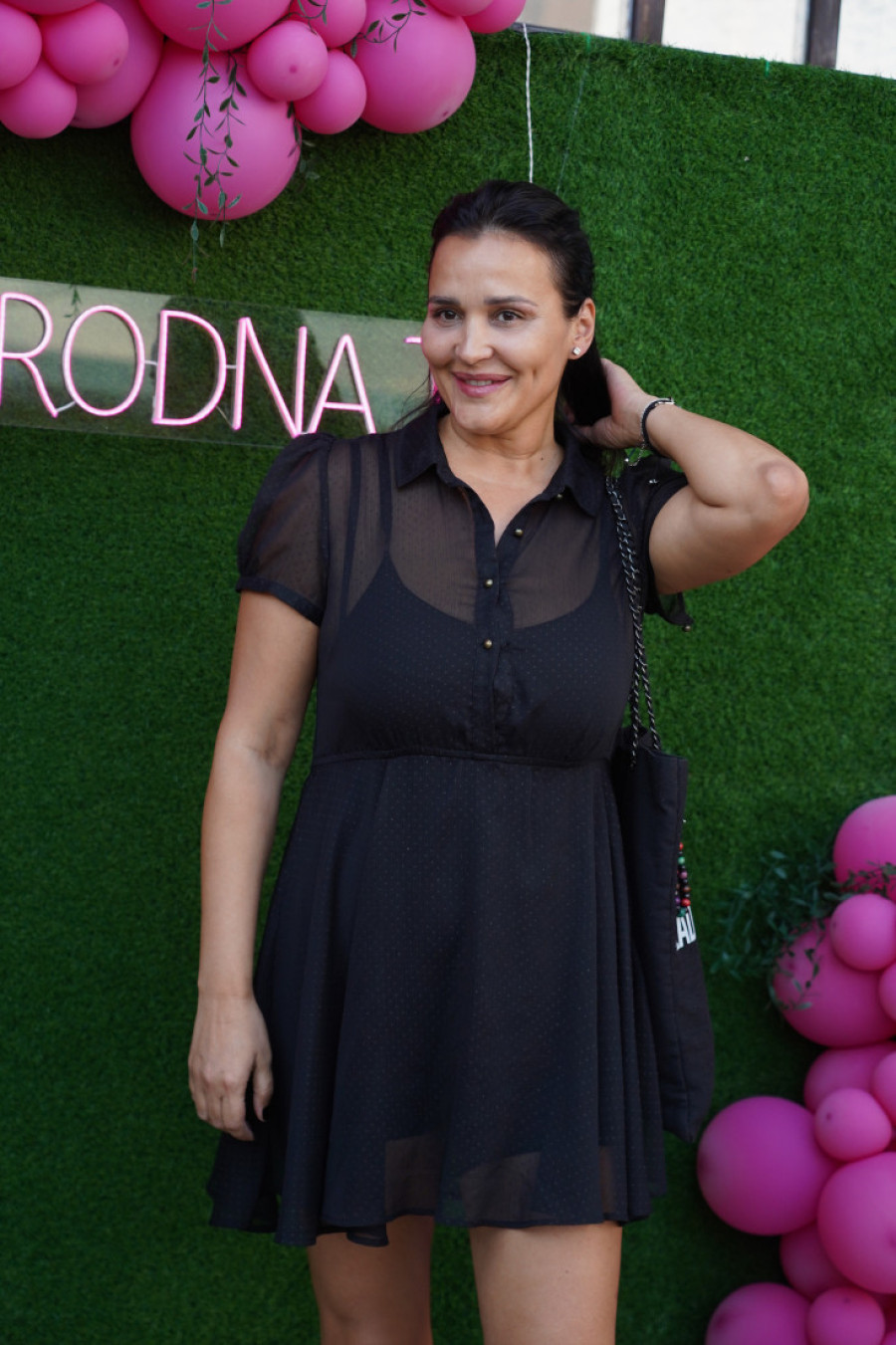 "Frustriralo me je što svi obraćaju pažnju na izgled": Voditeljka se vraća na televiziju, a zbog ovoga se rasplakala