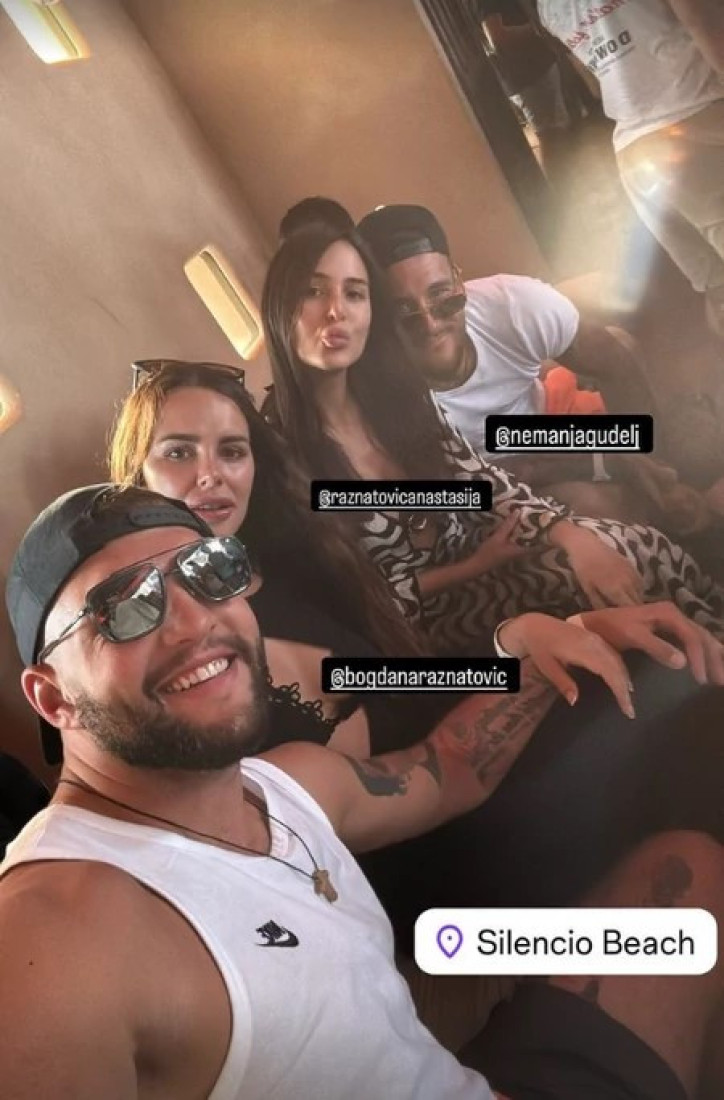 Ponovo na okupu! Veljko i Anastasija objavili fotografiju iz Španije: Evo kako svi zajedno uživaju! (FOTO)