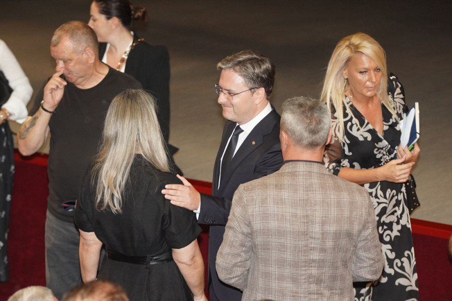 "Bio je veći od života i zauvek će živeti": Ministar Selaković održao govor na komemoraciji Bori Čorbi