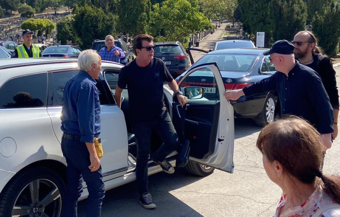 Bajaga imao udes! Nakon sahrane Bore Đorđevića, zadesila ga nezgoda: Policija na licu mesta