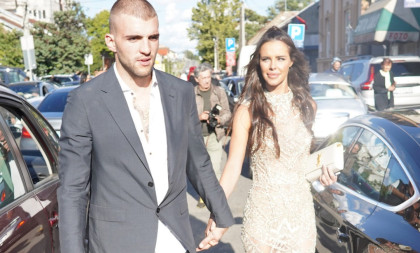 "Moja žena!" Ovako Veljko Ražnatović s Bogdanom provodi vreme u Rusiji (FOTO)