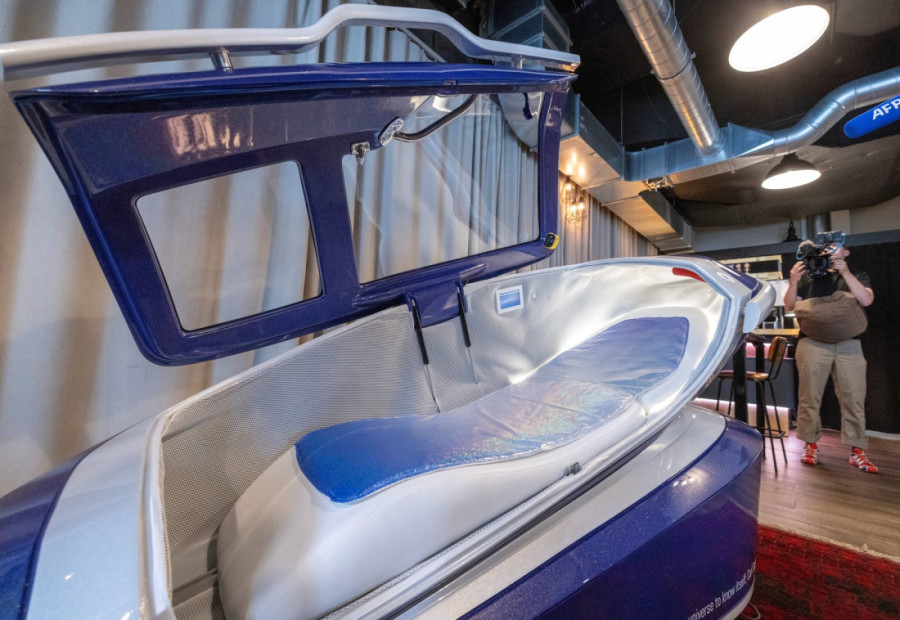 Smrt u komori za suicid potresla zemlju! Naterali osobu da pritisne dugme i ubije se? Svi su uhapšeni