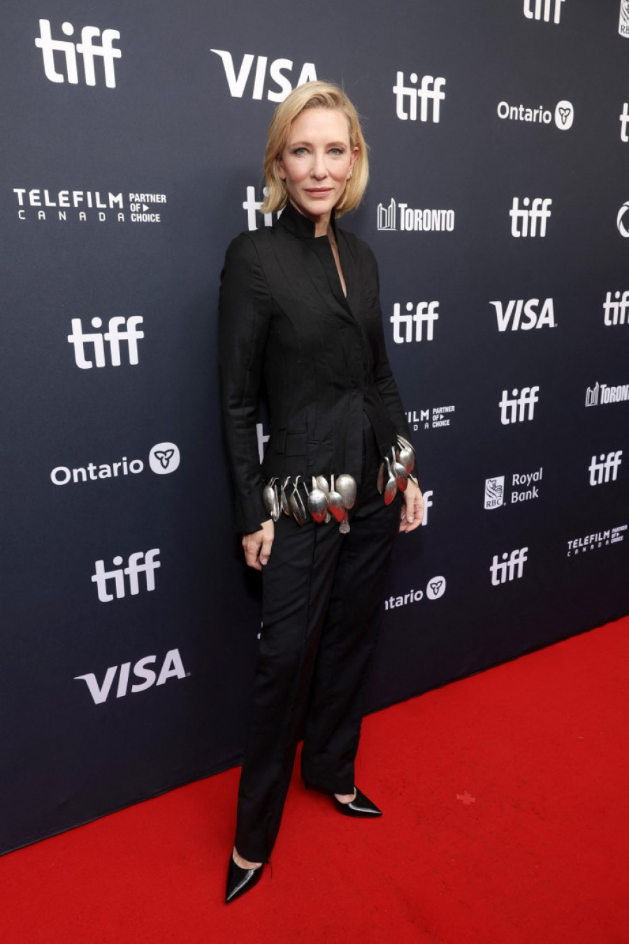 Treba vam kašika? Ne brinite, Kejt Blančet ima koju viška: Njena modna izdanja dokaz su da je moguće spojiti održivost i glamur (FOTO)