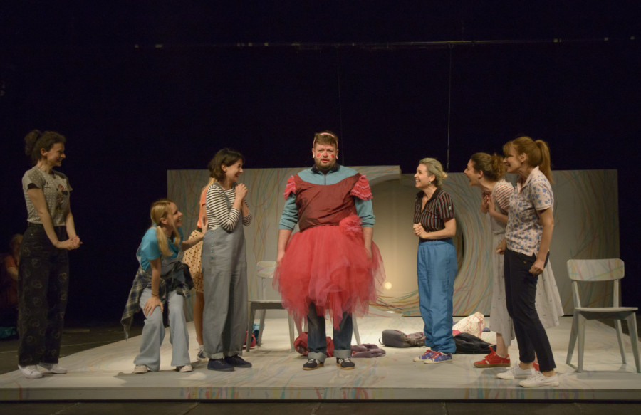 Novu sezonu u "Buhi" obeležiće niz novih premijera i veliki jubileji: Ansamblu se priključio poznati glumac (FOTO)