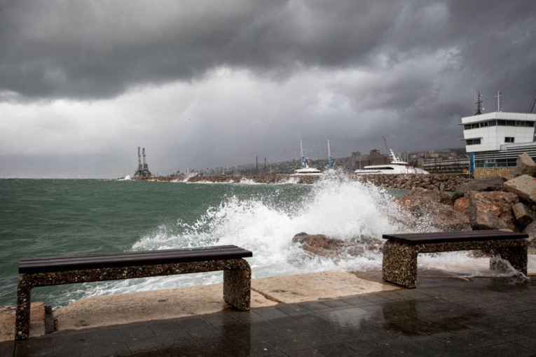 Užas u Dalmaciji: Stranac pao sa krova hotela i poginuo