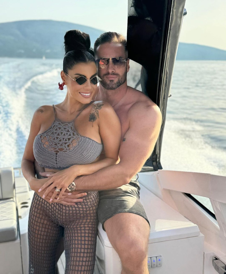 Umalo doživela tragediju! Pevačica iznajmila jahtu i ostrvo, pa na sreću izbegla haos!