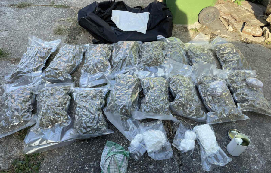 Akcija na Čukarici: Pohapšeni dileri, zaplenjeni droga i keš (FOTO)