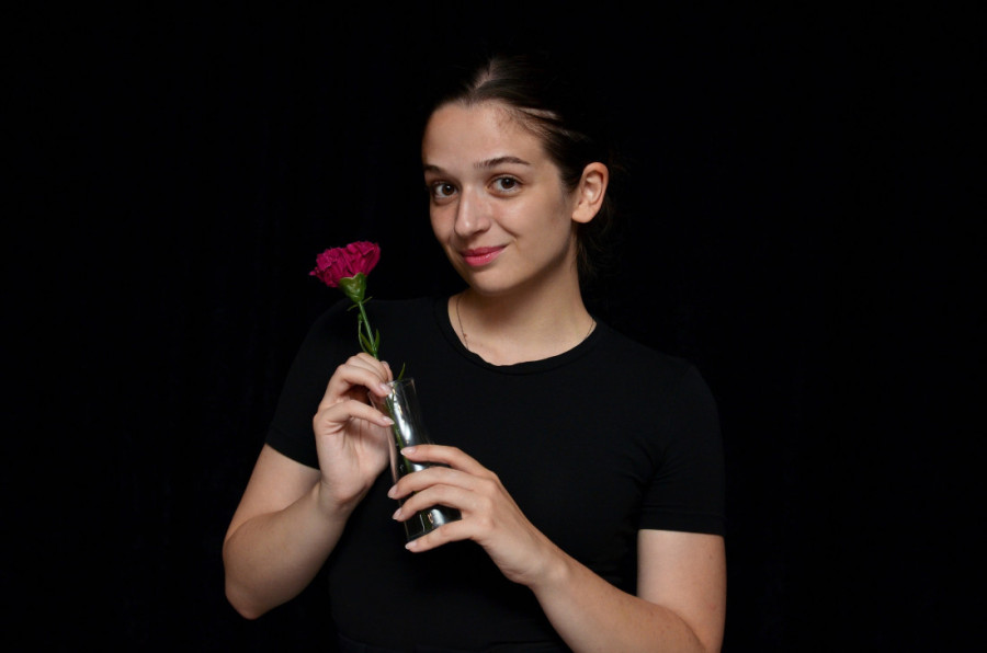 Priča o majci i ćerki u čijim se životima sve menja osim sladoleda: Neobična predstava u Teatru Vuk (FOTO)