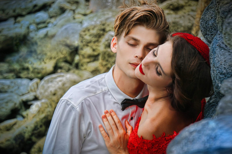 Ljubavni horoskop od 20. do 26. aprila: Slobodni Ovnovi privlače pažnju, Lavovi moraju da prihvate kompromis