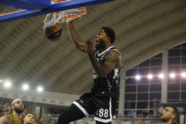 Evroliga potvrdila ono što smo svi znali! Crno-bela "braća" Džons i brutalno zakucavanje najbolji potez 1. kola! (VIDEO)