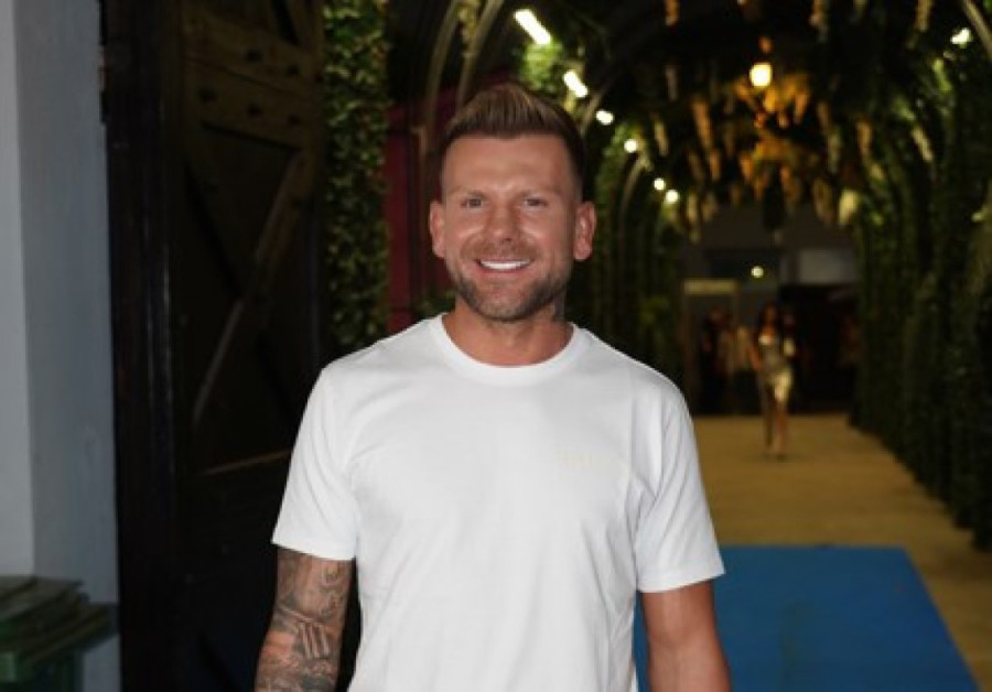 Anđeli Đuričić stigla 101 ruža u "Elitu": Bivši rijaliti učesnik rešen u nameri da je osvoji i smekša njeno srce