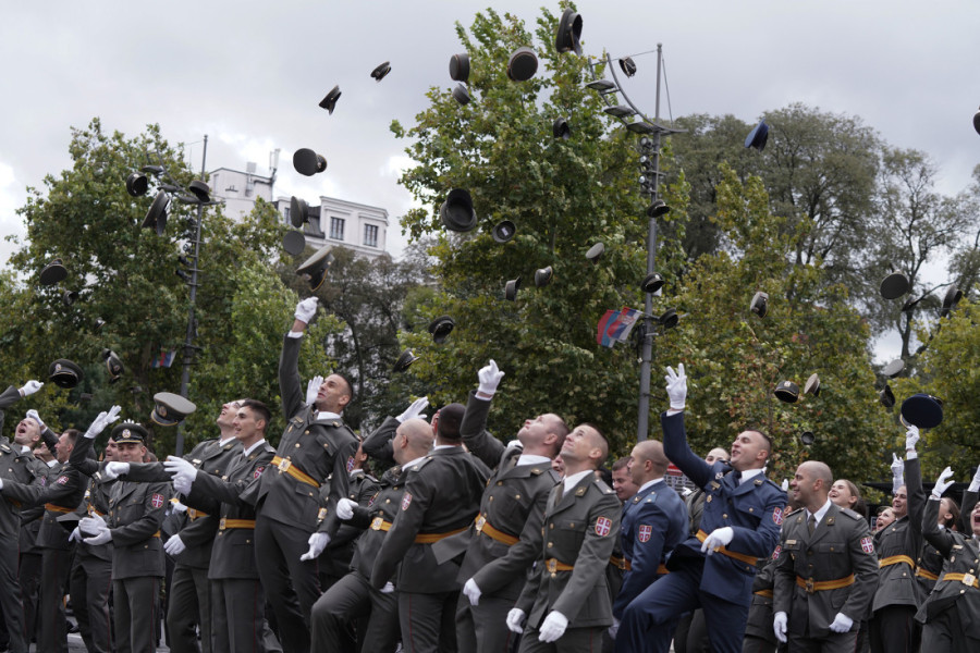 Promocija najmlađih oficira Vojske Srbije! Vučić poručio - vi ste naša snaga i bedem! (FOTO/VIDEO)