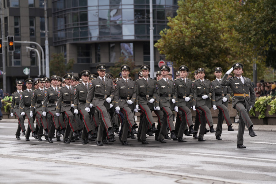 Promocija najmlađih oficira Vojske Srbije! Vučić poručio - vi ste naša snaga i bedem! (FOTO/VIDEO)