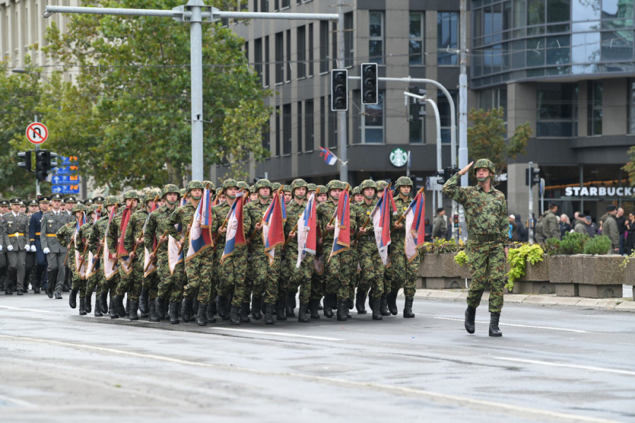 Predsednik Vučić odgovorio Ponošu: Uporedite vojsku koju je on uništavao danas kad smo to uspeli da obnovimo, uspesi su tu najvidljiviji