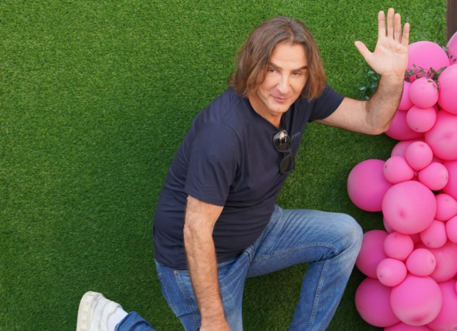 Željko Mitrović podelio  prvu fotografiju s unukom: Mali Vukan pružio ručice ka dedi!