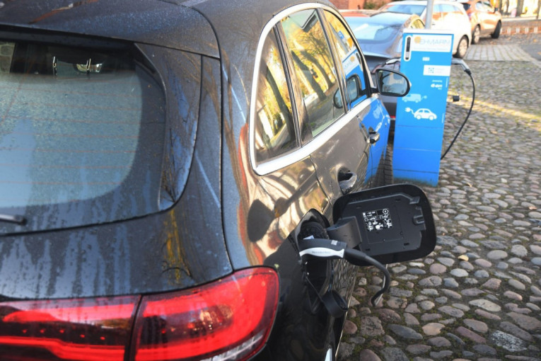 Spektakl za ljubitelje četvorotočkaša: Superautomobili, oldtajmeri i više od 1.000 motora stižu na Novosadski sajam
