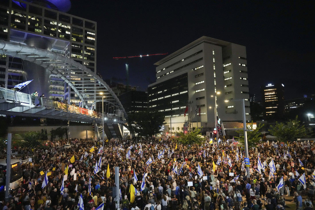 Oko 1.000 ljudi protestovalo u Tel Avivu optužujući vladu da je napustila taoce (VIDEO)