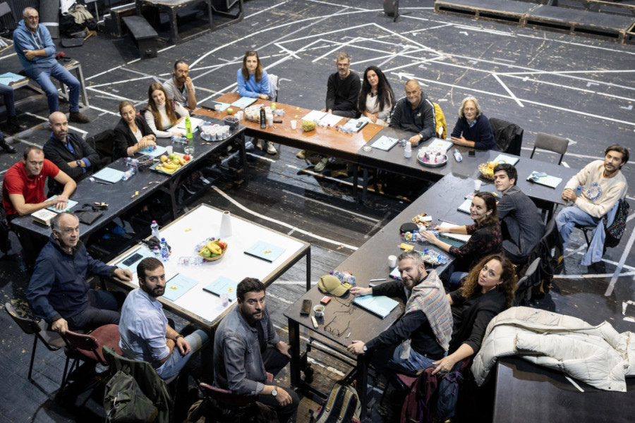 Rukopisi gore, kao i predstave, kao i sve što čovek uradi, i ljubav izgori na lomači: "Majstor i Margarita" u Narodnom pozorištu (FOTO)