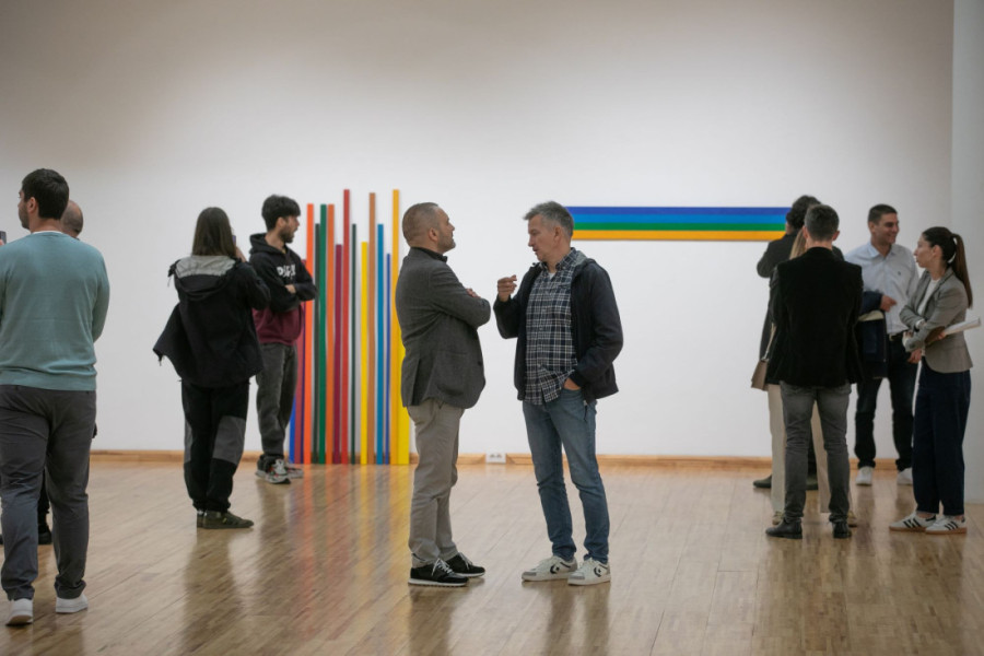 Izložba koja poziva posetioca da se osloni na sopstveno čulno iskustvo: "Slike/neslike iz budućnosti" Dragomira Ugrena (FOTO)