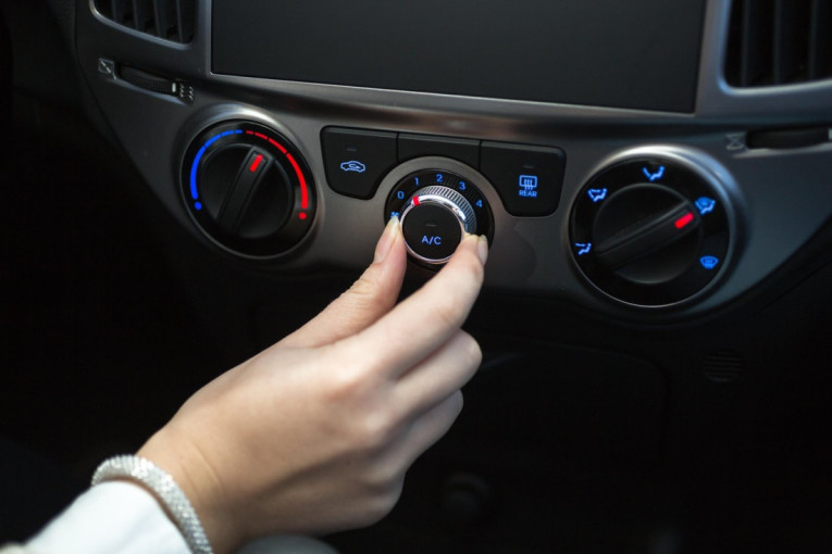Ne palite odmah klimu na najjače: Jednostavan potez može pomoći da se automobil brže rashladi