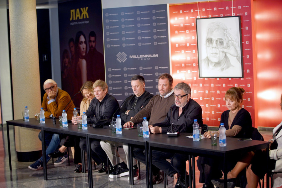 Suze Vesne Trivalić, dirljive reči i emotivna sećanja: Beogradsko dramsko pozorište obeležilo godišnjicu smrti Jagoša Markovića (FOTO)