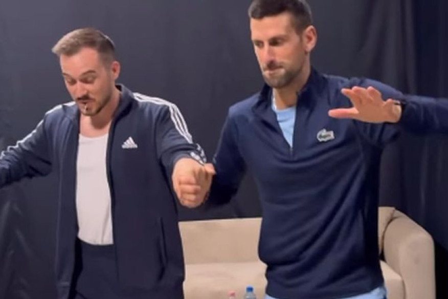 Novak zaigrao kolo i to sa čačkalicom u ustima! Tamo gde je on, tamo je zabava! (VIDEO)
