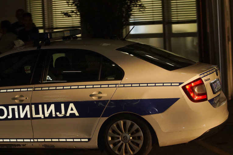 Beba preminula nakon pada niz stepenice: Jeziva tragedija u Laćarku, uhapšena majka (20)