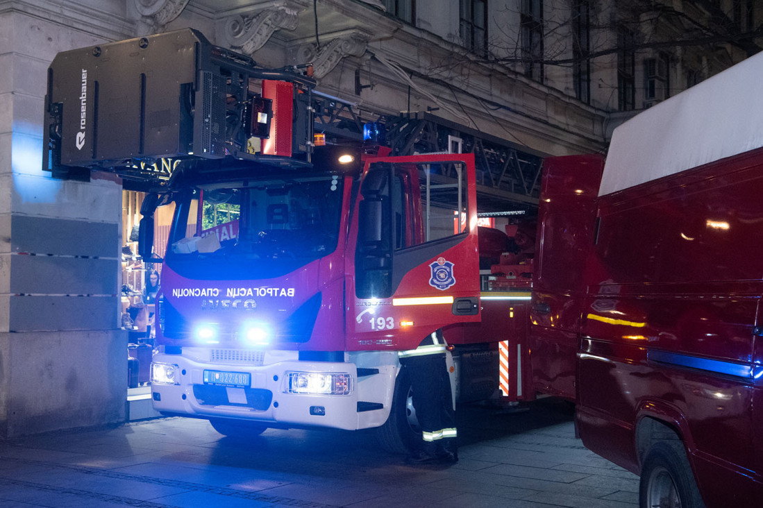Tragedija u Subotici: Vatrogasci spuštali telo sa krova!