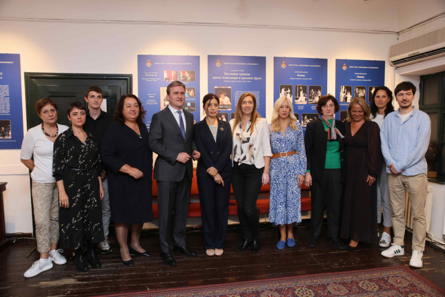 "Svako ko bi rekao nešto suprotno debelo bi pogrešio": Nikola Selaković otvorio izložbu "Dinastija Obrenović i pozorište" (FOTO/VIDEO)