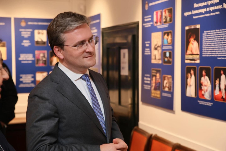 "Svako ko bi rekao nešto suprotno debelo bi pogrešio": Nikola Selaković otvorio izložbu "Dinastija Obrenović i pozorište" (FOTO/VIDEO)