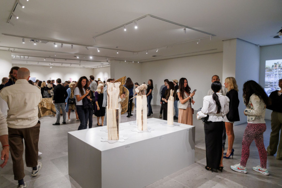 Beograd prvi u svetu: Čuveni britanski umetnik Ričard Dikon otvorio ekskluzivnu izložbu do sada neviđenih radova (FOTO/VIDEO)