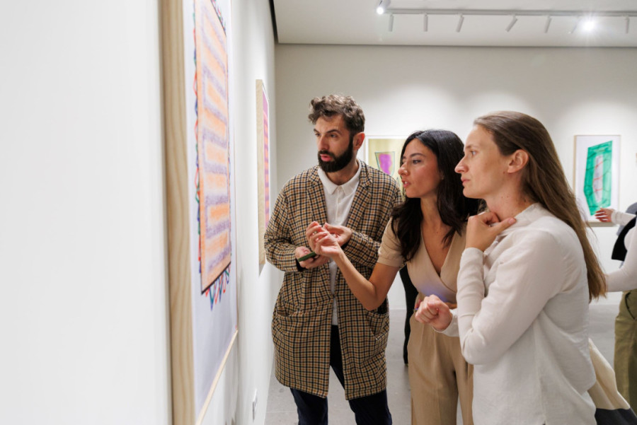 Beograd prvi u svetu: Čuveni britanski umetnik Ričard Dikon otvorio ekskluzivnu izložbu do sada neviđenih radova (FOTO/VIDEO)