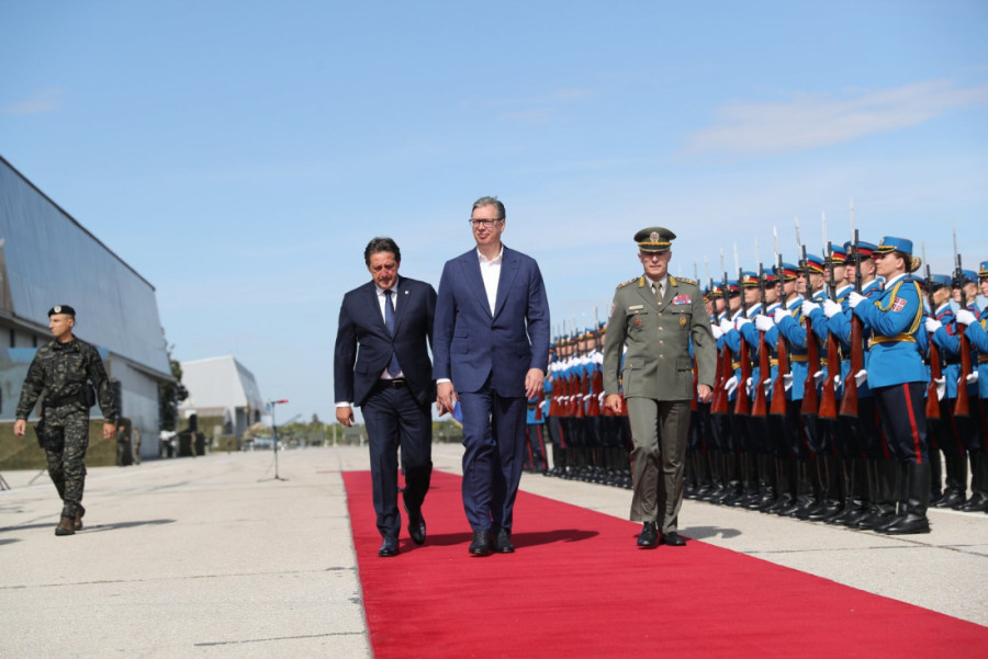 Vučić najavljuje revoluciju u naoružanju – oružje jače od Hajmarsa stiže u Srbiju! "Proizveli smo prvih 1.000 komaraca" (FOTO)