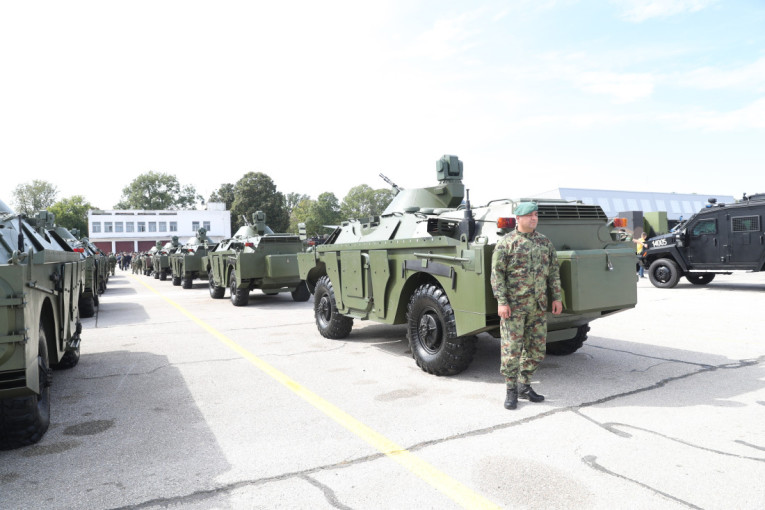Vučić najavljuje revoluciju u naoružanju – oružje jače od Hajmarsa stiže u Srbiju! "Proizveli smo prvih 1.000 komaraca" (FOTO)