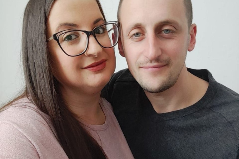 Ovo je porodica koja je poginula kod Raške! Sudarili se sa oklopnim vozilom, među stradalima i beba od godinu dana! (FOTO)