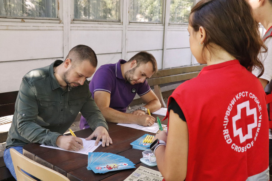 Počela akcija dobrovoljnog davanja krvi na više lokacija u Beogradu: SPC i Institut za transfuziju pozivaju građane na humanost (FOTO)