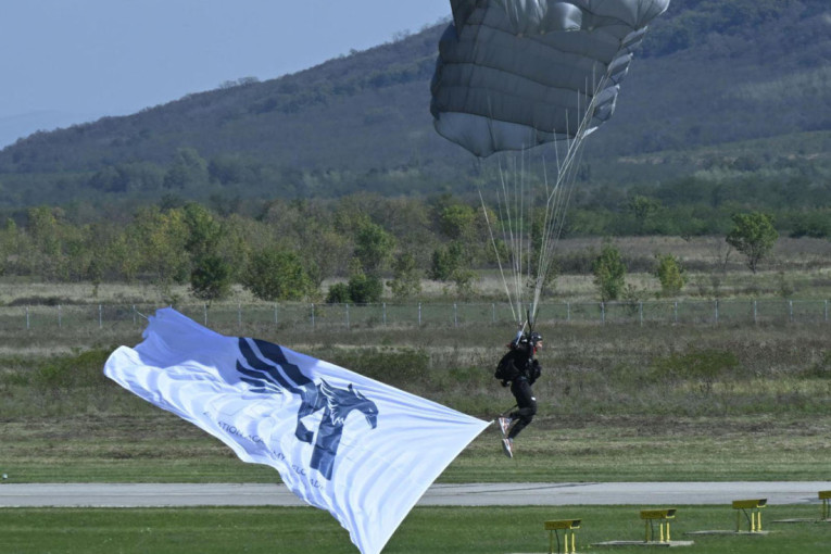 Vesić otvorio međunarodni aero-miting u Vršcu povodom 100 godina Vazduhoplovne akademije (FOTO)