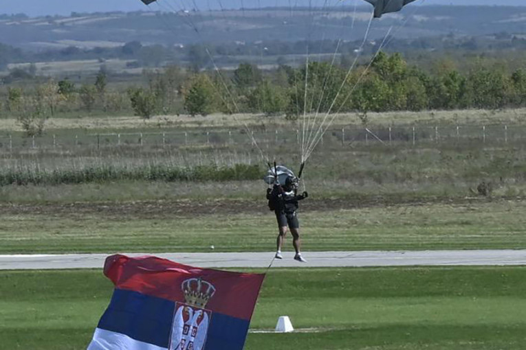 Vesić otvorio međunarodni aero-miting u Vršcu povodom 100 godina Vazduhoplovne akademije (FOTO)