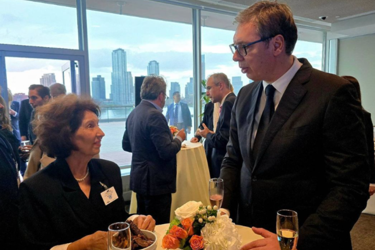 Vučić sa predsednicom Severne Makedonije: Razgovor o izgradnji najbližih odnosa dve zemlje i podršci na evropskom putu