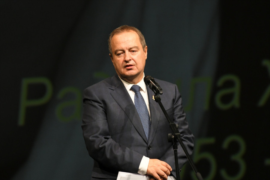 Ivica Dačić je u posebnoj vezi sa porodicom Radmile Živković: Na komemoraciji velikoj glumici održao potresan govor (FOTO)