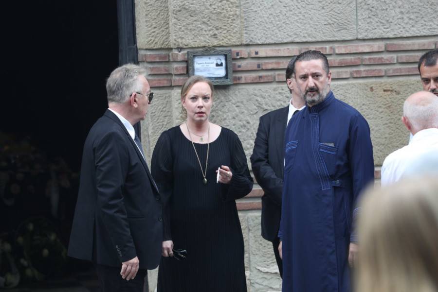 Poslednje zbogom Radmili Živković: Sahrana velike glumice u Aleji zaslužnih građana (FOTO/VIDEO)