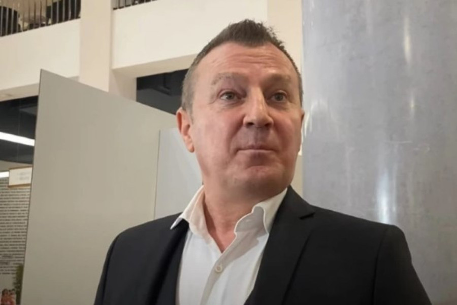 "Nije hteo da peva za 100.000 evra!" Pevač odbio da radi svadbu, a Era Ojdanić opleo: Koje budale!