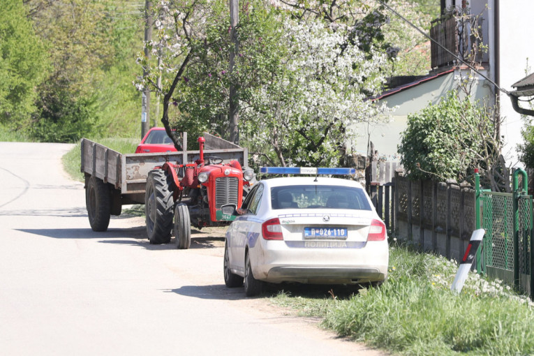 Seo pijan u traktor! Zaustavljen muškarac u Bačkoj Palanci, vozio na dva promila!