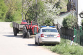Seo pijan u traktor! Zaustavljen muškarac u Bačkoj Palanci, vozio na dva promila!